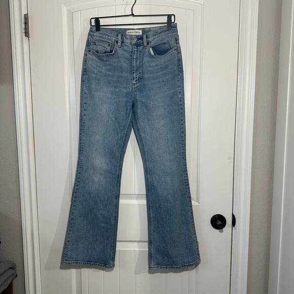 Aritzia Denim Forum Twiggy High Rise Flare Jeans‎ Light Wash Denim Size 29 - Picture 1 of 15